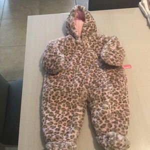 Carter’s Girls Leopard One Piece snowsuit 6/9 mths